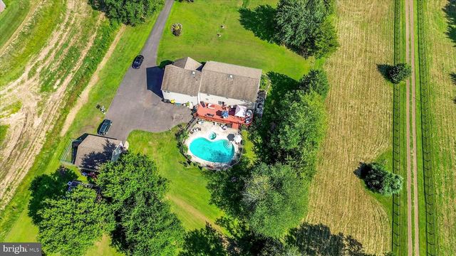 1010 SWEETBRIAR RD, Perkasie, PA 18944