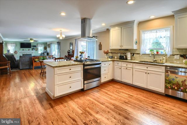 1010 SWEETBRIAR RD, Perkasie, PA 18944