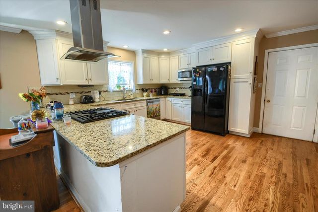 1010 SWEETBRIAR RD, Perkasie, PA 18944