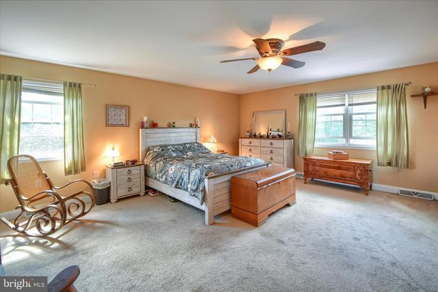 1010 SWEETBRIAR RD, Perkasie, PA 18944