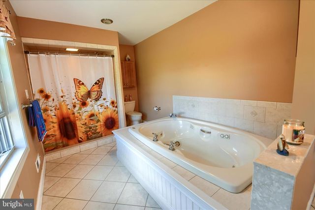 1010 SWEETBRIAR RD, Perkasie, PA 18944