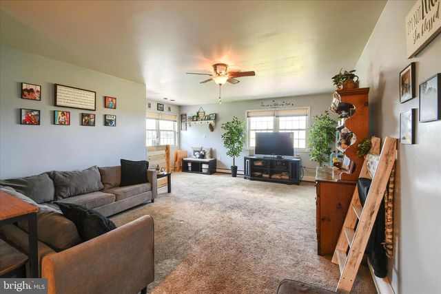 1010 SWEETBRIAR RD, Perkasie, PA 18944