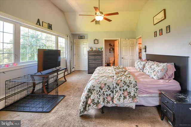 1010 SWEETBRIAR RD, Perkasie, PA 18944