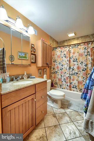 1010 SWEETBRIAR RD, Perkasie, PA 18944