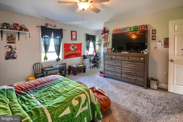 1010 SWEETBRIAR RD, Perkasie, PA 18944