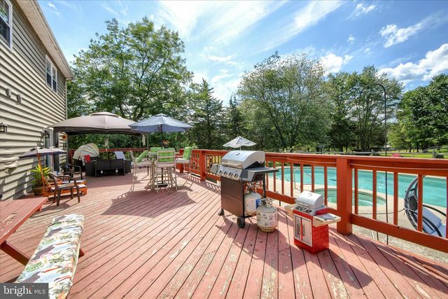 1010 SWEETBRIAR RD, Perkasie, PA 18944