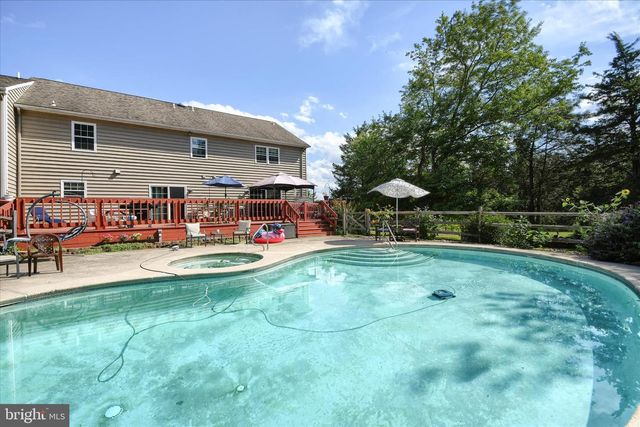 1010 SWEETBRIAR RD, Perkasie, PA 18944