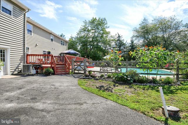 1010 SWEETBRIAR RD, Perkasie, PA 18944