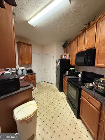 6878 Tara Oaks Drive, Riverdale, GA 30274