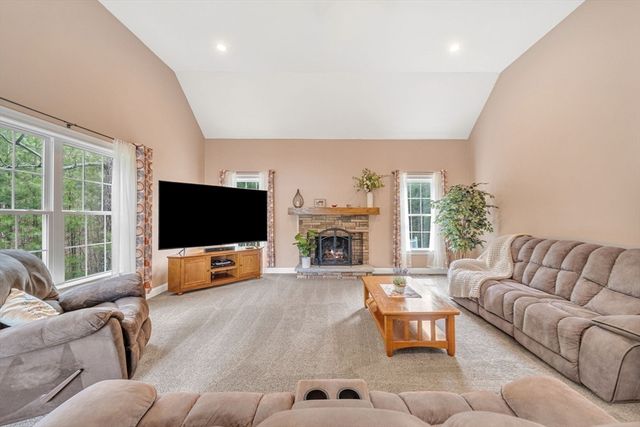 23 Tulip Way, Medway, MA 02053