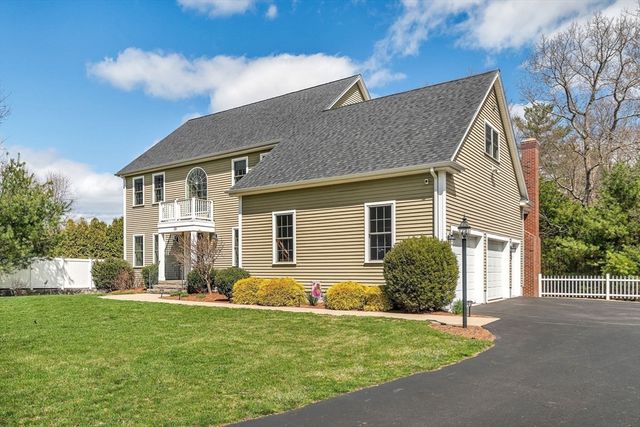 23 Tulip Way, Medway, MA 02053