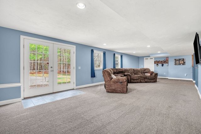 23 Tulip Way, Medway, MA 02053