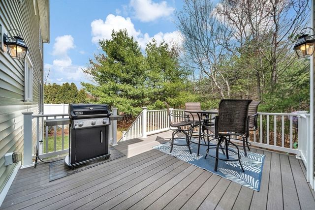 23 Tulip Way, Medway, MA 02053