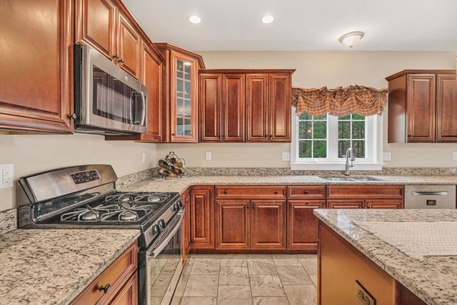 23 Tulip Way, Medway, MA 02053