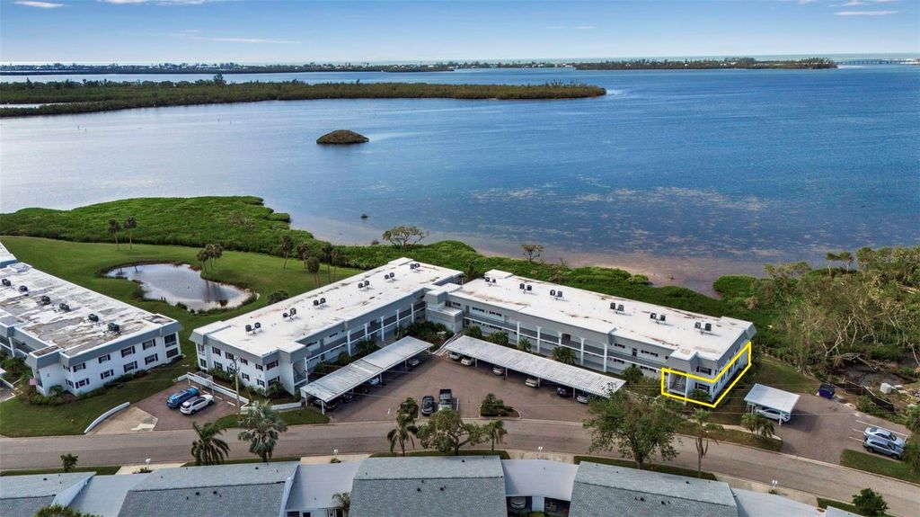 4704 INDEPENDENCE DRIVE 4704, BRADENTON, FL 34210 — exterior