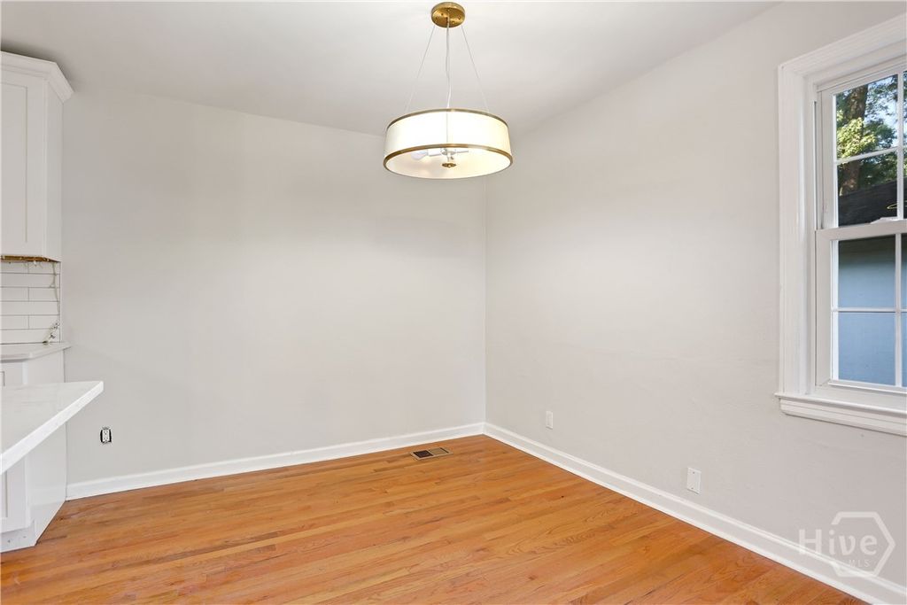 Image 10 of property listing at 121 E 65th Street, Savannah, GA 31405