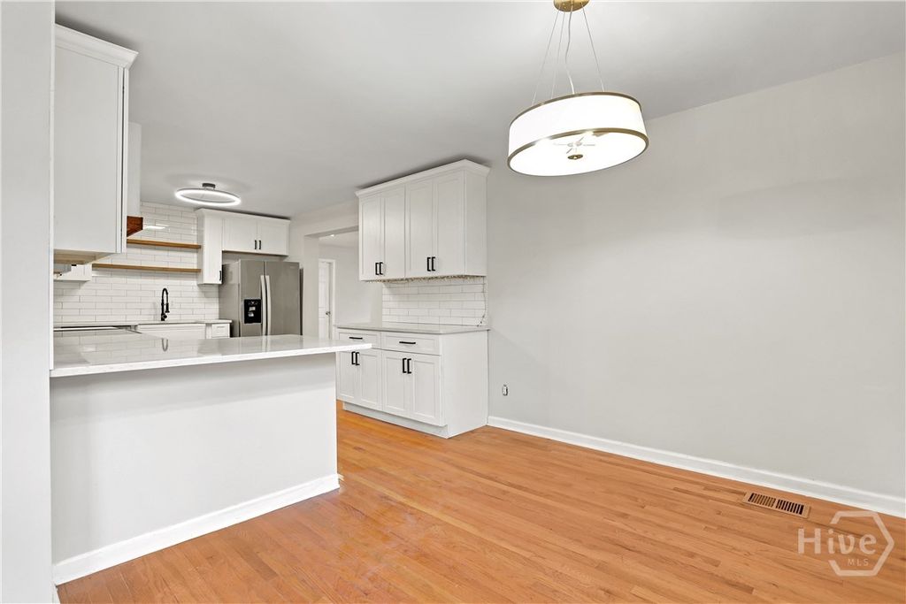 Image 12 of property listing at 121 E 65th Street, Savannah, GA 31405