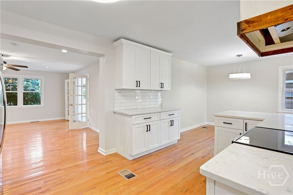 Image 16 of property listing at 121 E 65th Street, Savannah, GA 31405