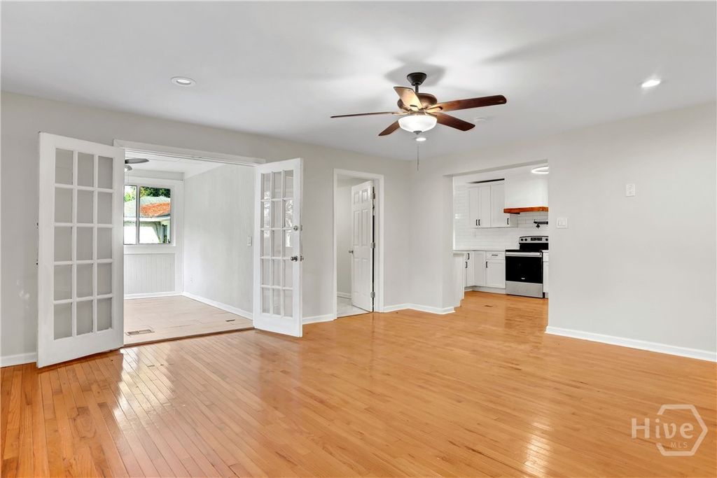 Image 18 of property listing at 121 E 65th Street, Savannah, GA 31405