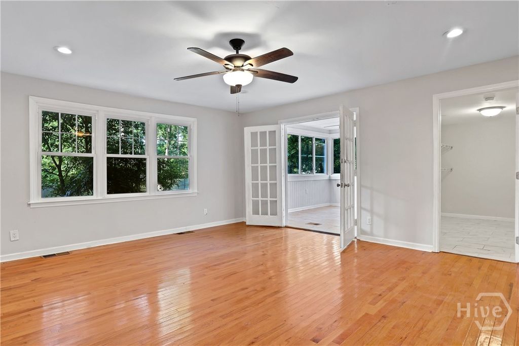 Image 19 of property listing at 121 E 65th Street, Savannah, GA 31405