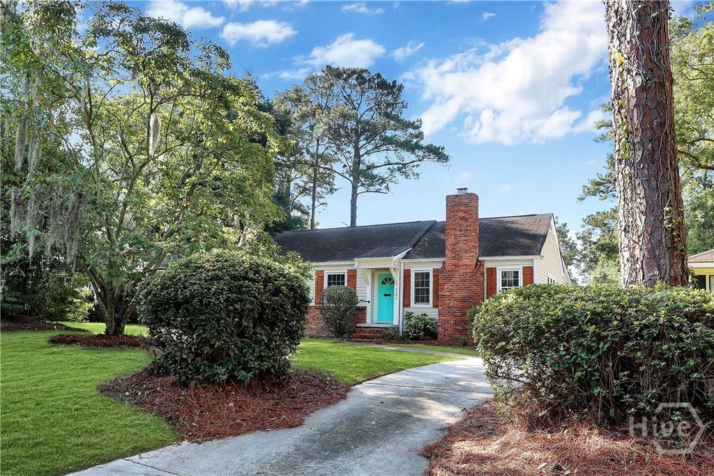Image 2 of property listing at 121 E 65th Street, Savannah, GA 31405