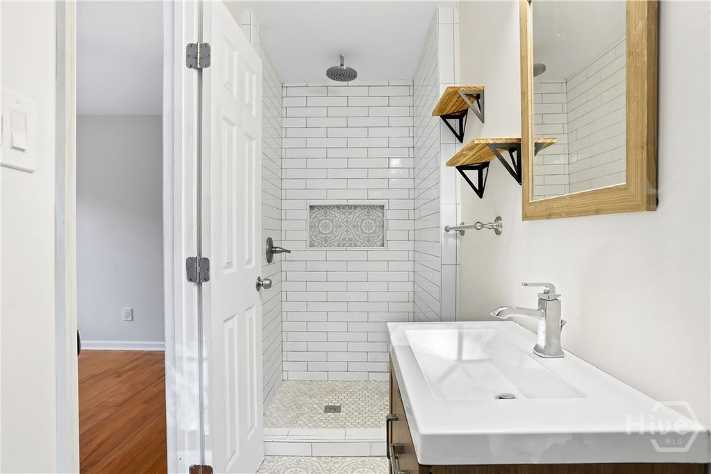 Image 27 of property listing at 121 E 65th Street, Savannah, GA 31405