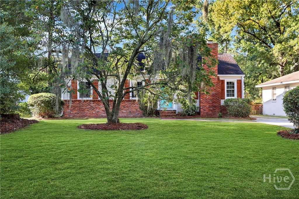 Image 3 of property listing at 121 E 65th Street, Savannah, GA 31405