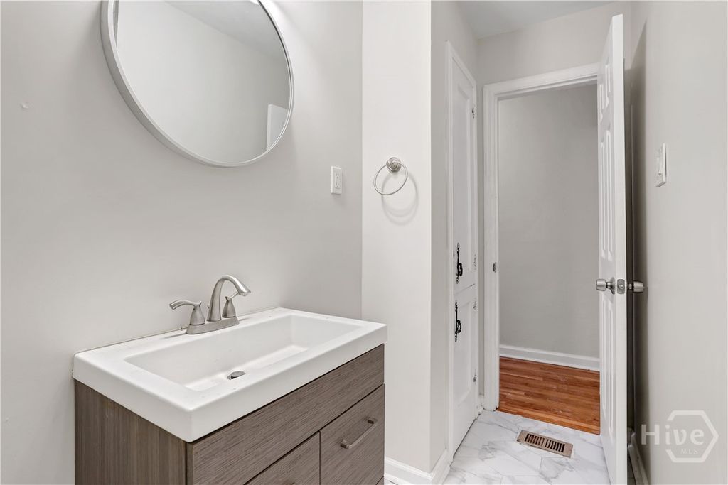 Image 37 of property listing at 121 E 65th Street, Savannah, GA 31405