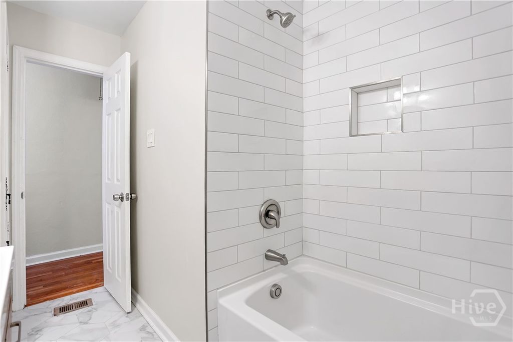 Image 38 of property listing at 121 E 65th Street, Savannah, GA 31405