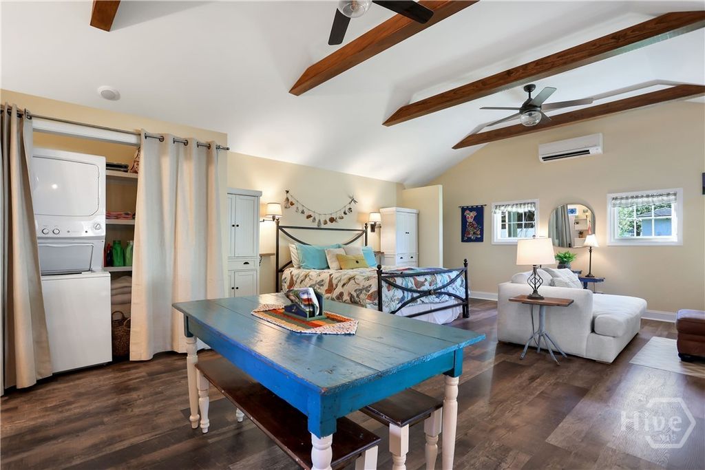 Image 52 of property listing at 121 E 65th Street, Savannah, GA 31405