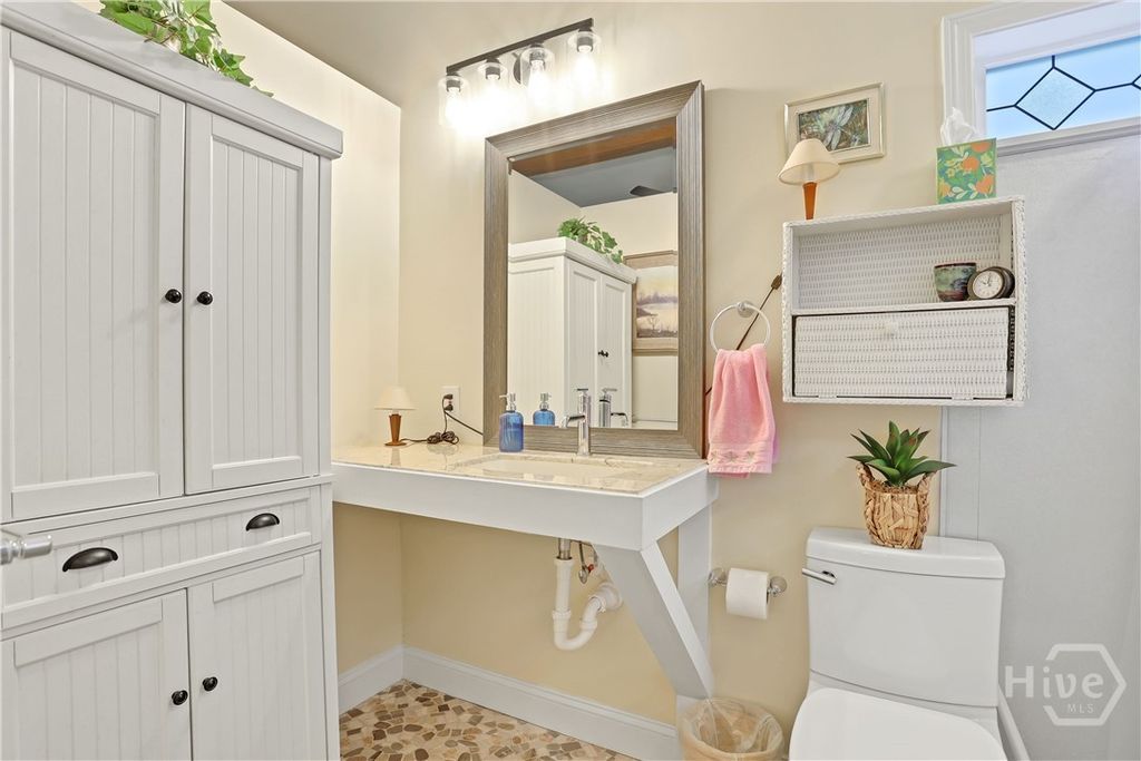 Image 53 of property listing at 121 E 65th Street, Savannah, GA 31405