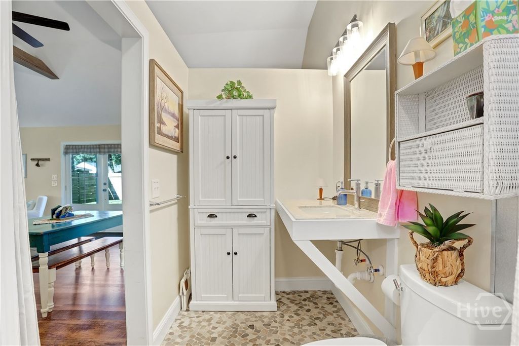 Image 54 of property listing at 121 E 65th Street, Savannah, GA 31405