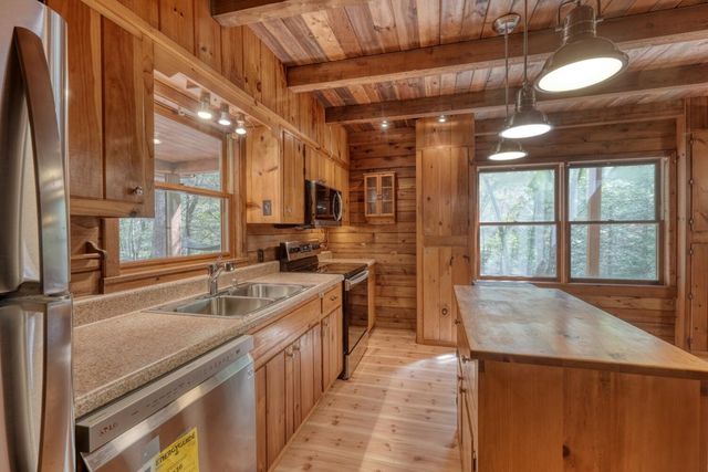 307 Mountain Creek Road, Blue Ridge, GA 30513