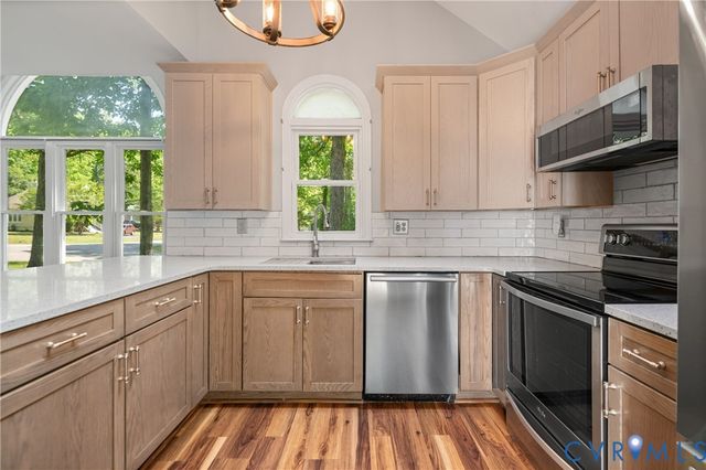 14401 Woods Walk Ln, Midlothian, VA 23112