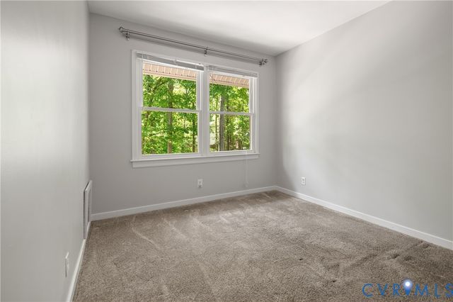 14401 Woods Walk Ln, Midlothian, VA 23112