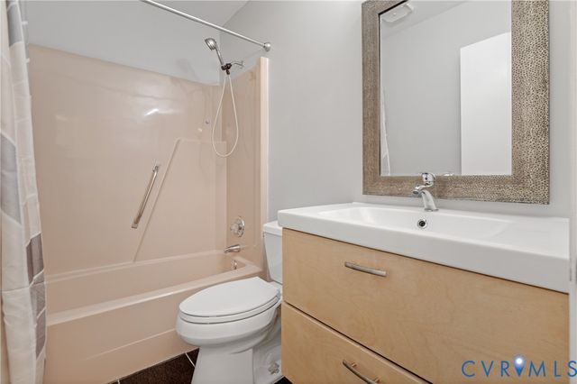 14401 Woods Walk Ln, Midlothian, VA 23112