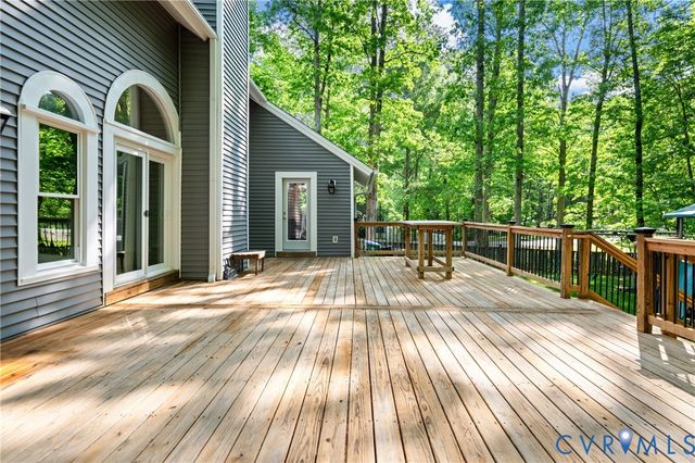14401 Woods Walk Ln, Midlothian, VA 23112