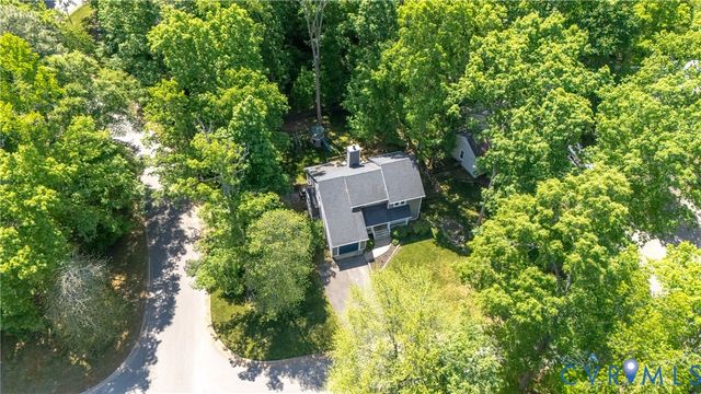 14401 Woods Walk Ln, Midlothian, VA 23112
