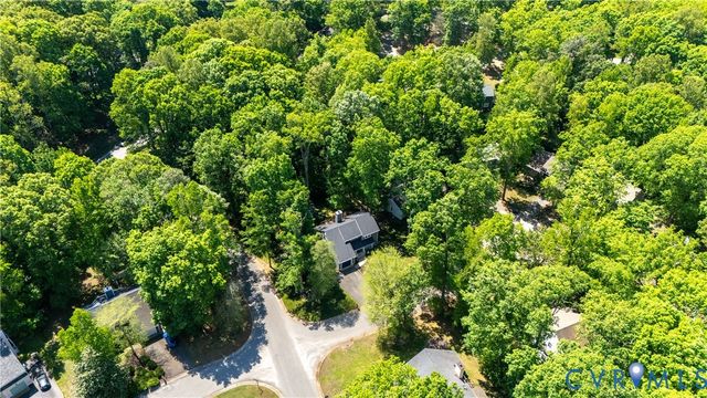 14401 Woods Walk Ln, Midlothian, VA 23112