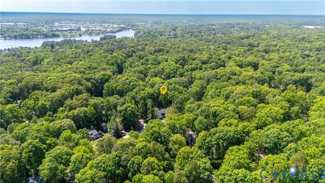 14401 Woods Walk Ln, Midlothian, VA 23112