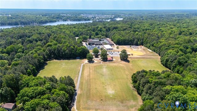 14401 Woods Walk Ln, Midlothian, VA 23112