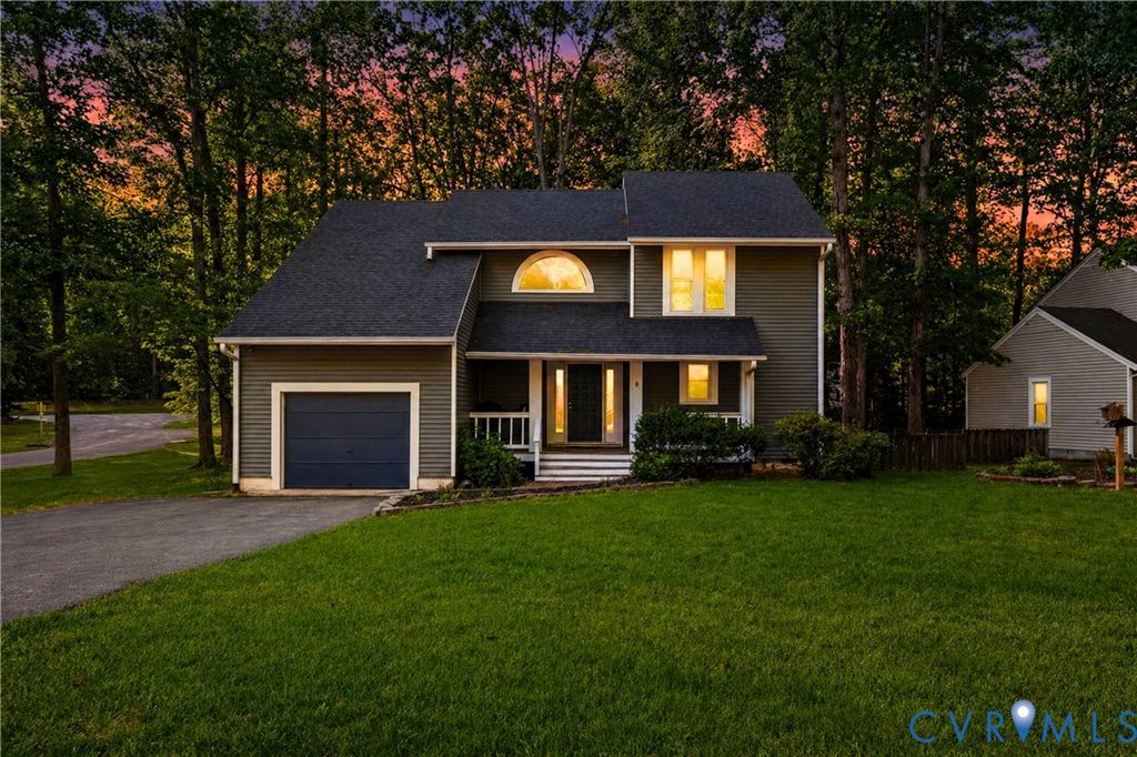 14401 Woods Walk Ln, Midlothian, VA 23112