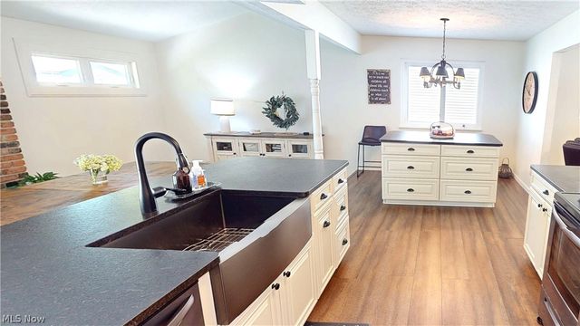 552 Vesely Court, Eastlake, OH 44095