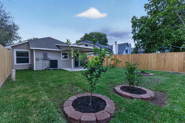 12534 Warrenwood Drive, Houston, TX 77066