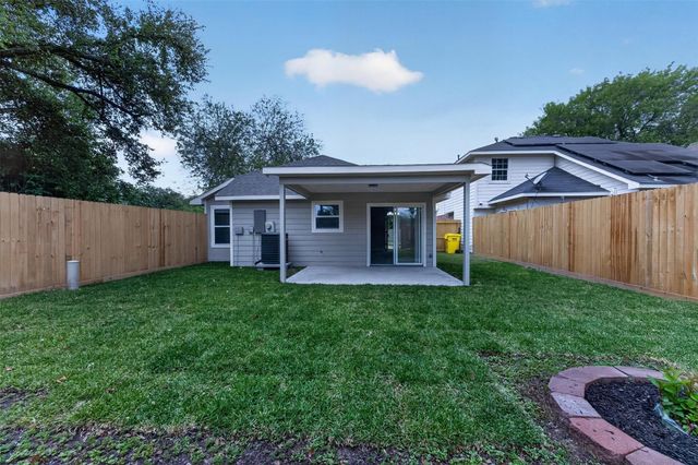 12534 Warrenwood Drive, Houston, TX 77066