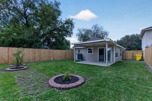 12534 Warrenwood Drive, Houston, TX 77066