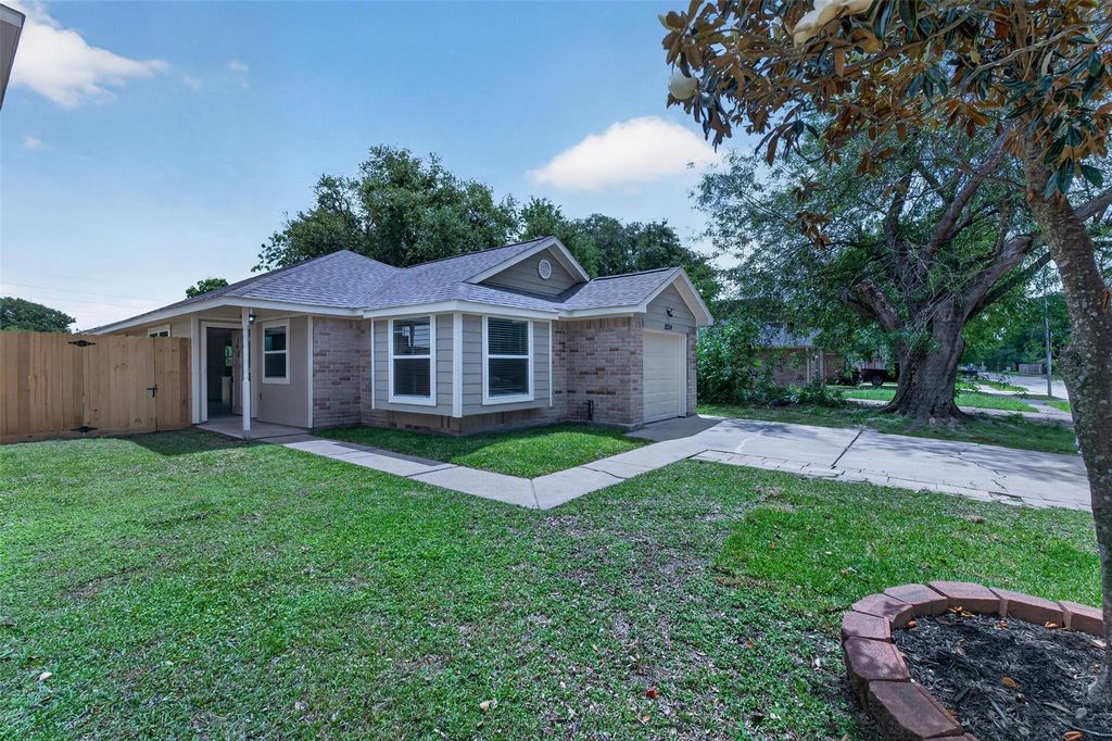 12534 Warrenwood Drive, Houston, TX 77066