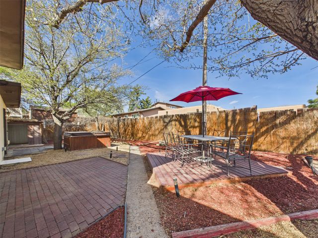 1009 San Lorenzo Drive, Santa Fe, NM 87505