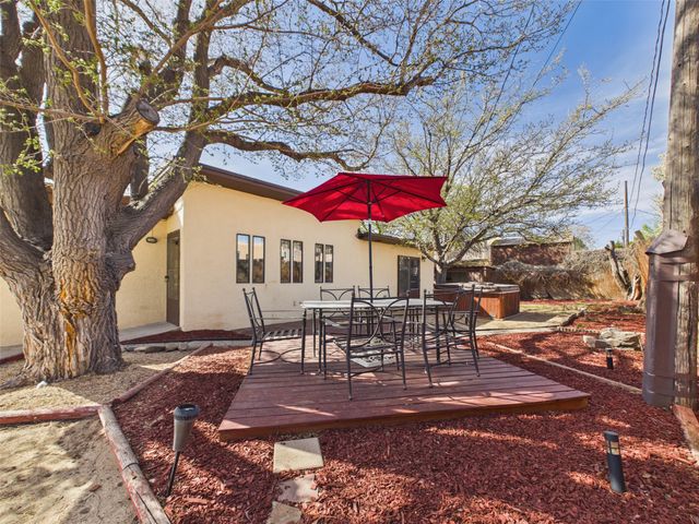 1009 San Lorenzo Drive, Santa Fe, NM 87505