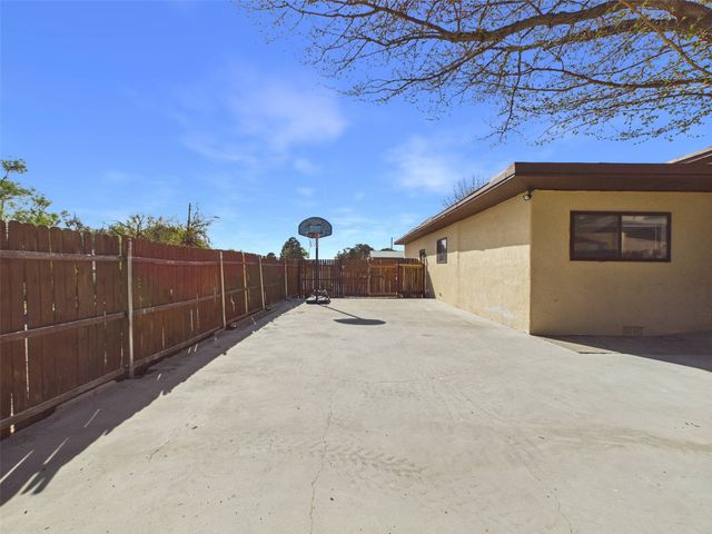 1009 San Lorenzo Drive, Santa Fe, NM 87505